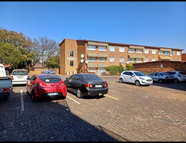 3 BEDROOM APARTMENT FOR SALE IN LILIANTON